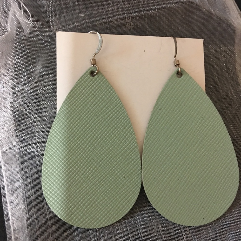 Nickel and suede earrings-mint